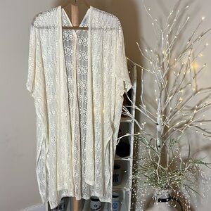 💙Dainty Hooligan One Size Fits Most. Beautiful lace cardigan.